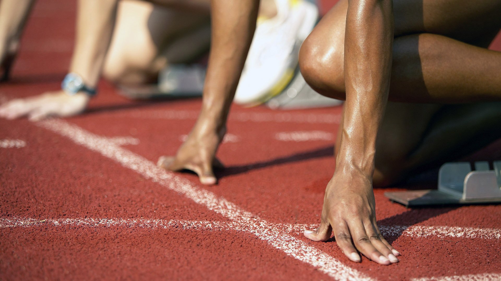 新赛季五大联赛红牌频率与裁判尺度分析，五大联赛红牌停赛规则